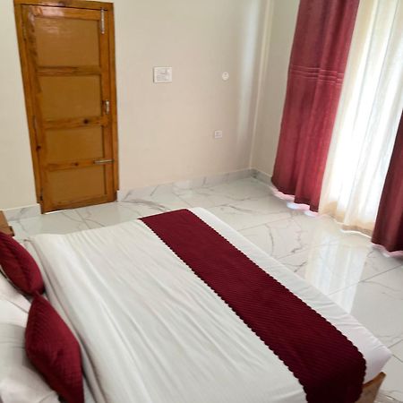 Himalayan Hill Top Resort Канатал Экстерьер фото