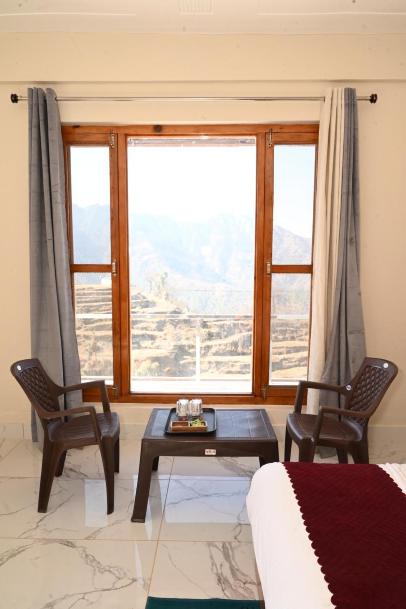 Himalayan Hill Top Resort Канатал Экстерьер фото