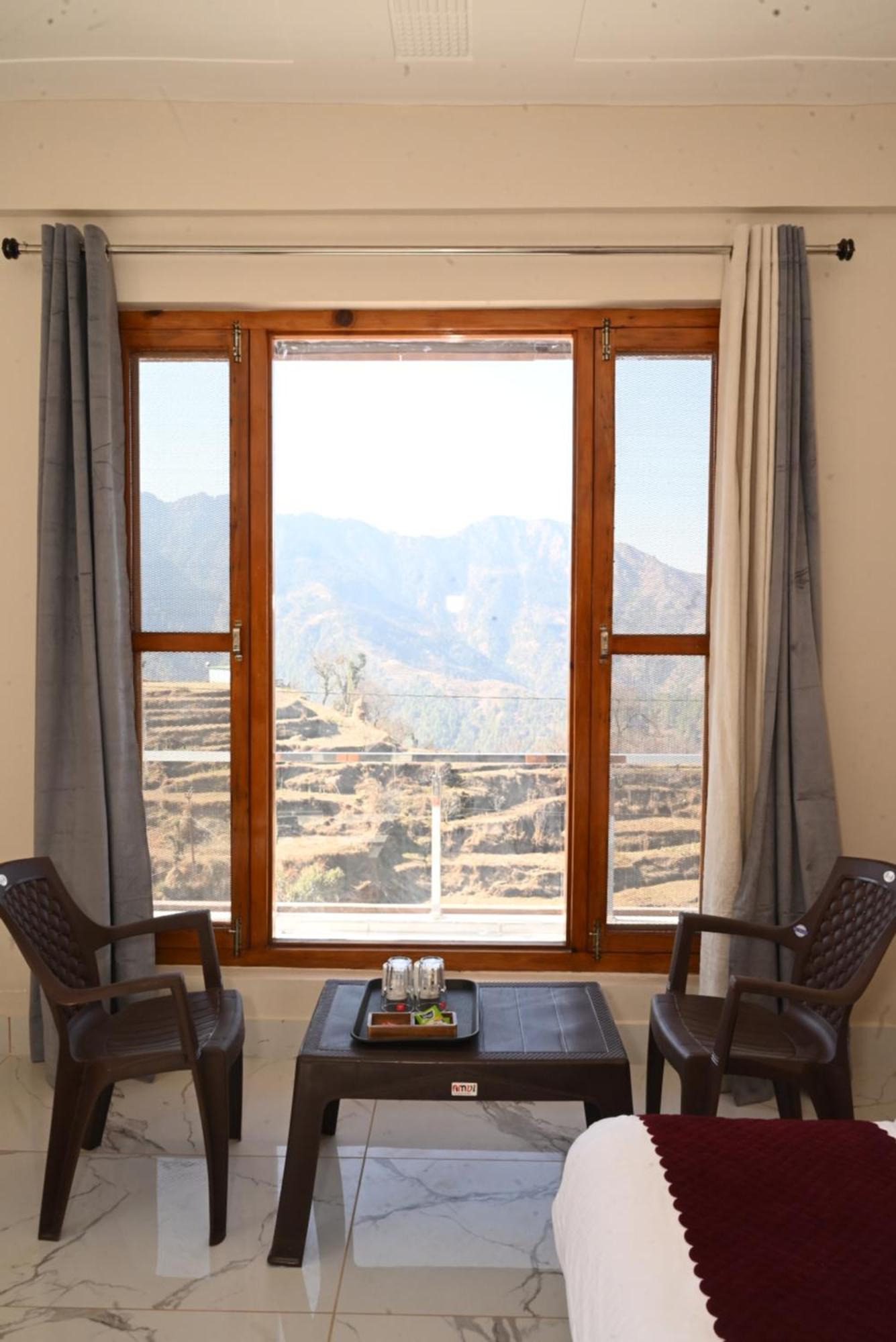 Himalayan Hill Top Resort Канатал Экстерьер фото