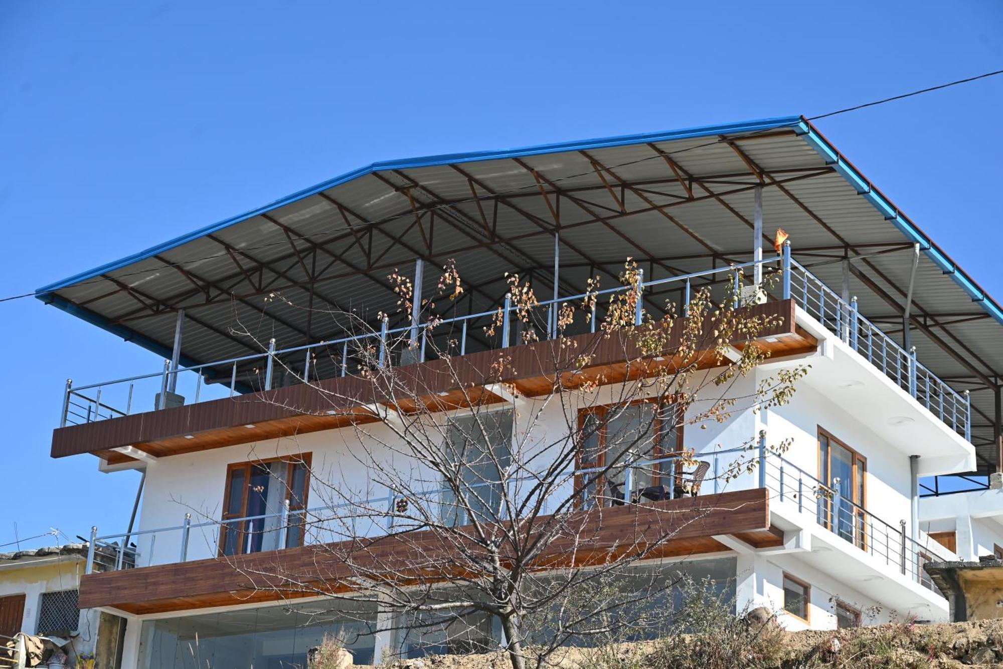 Himalayan Hill Top Resort Канатал Экстерьер фото