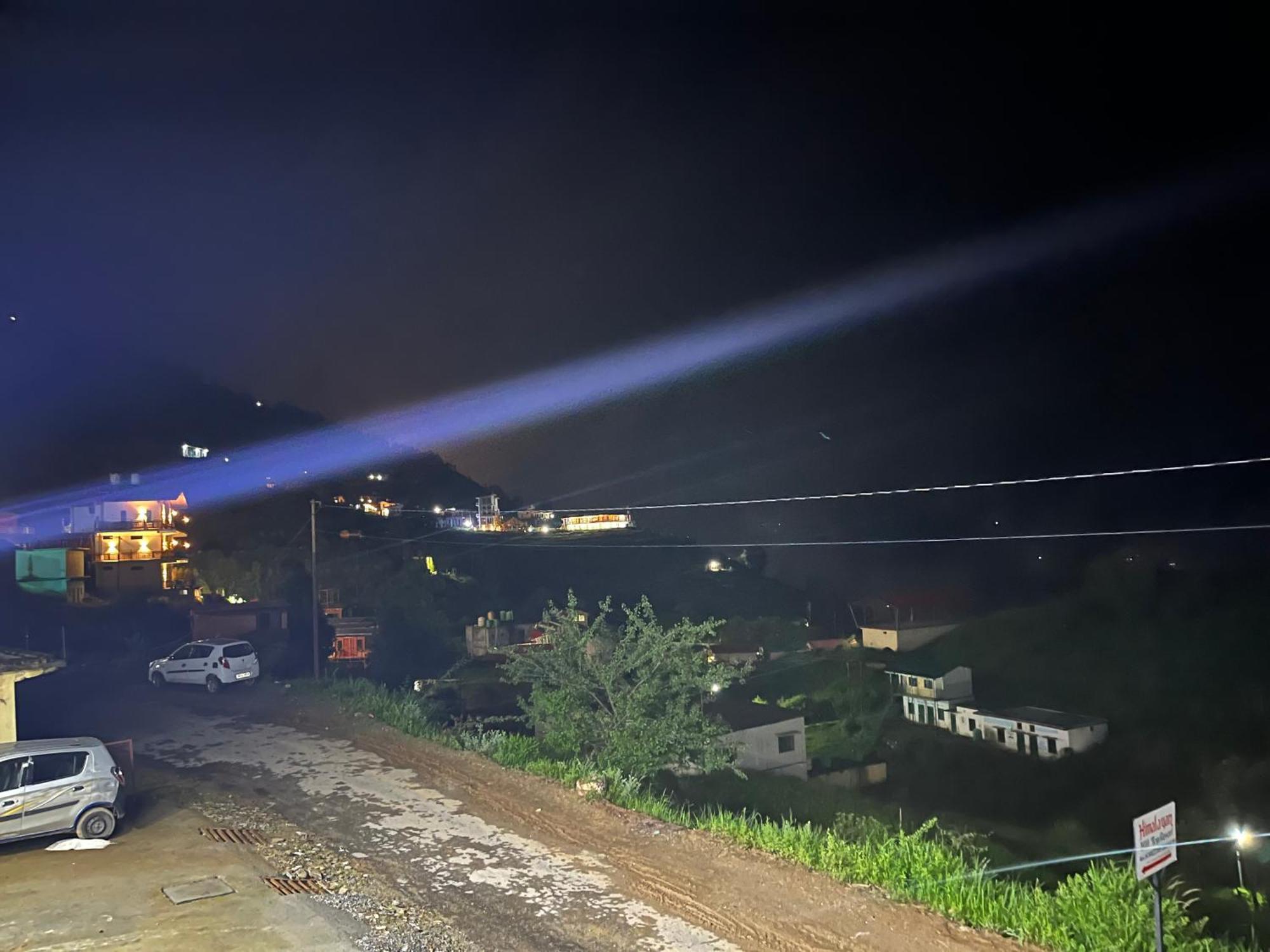 Himalayan Hill Top Resort Канатал Экстерьер фото