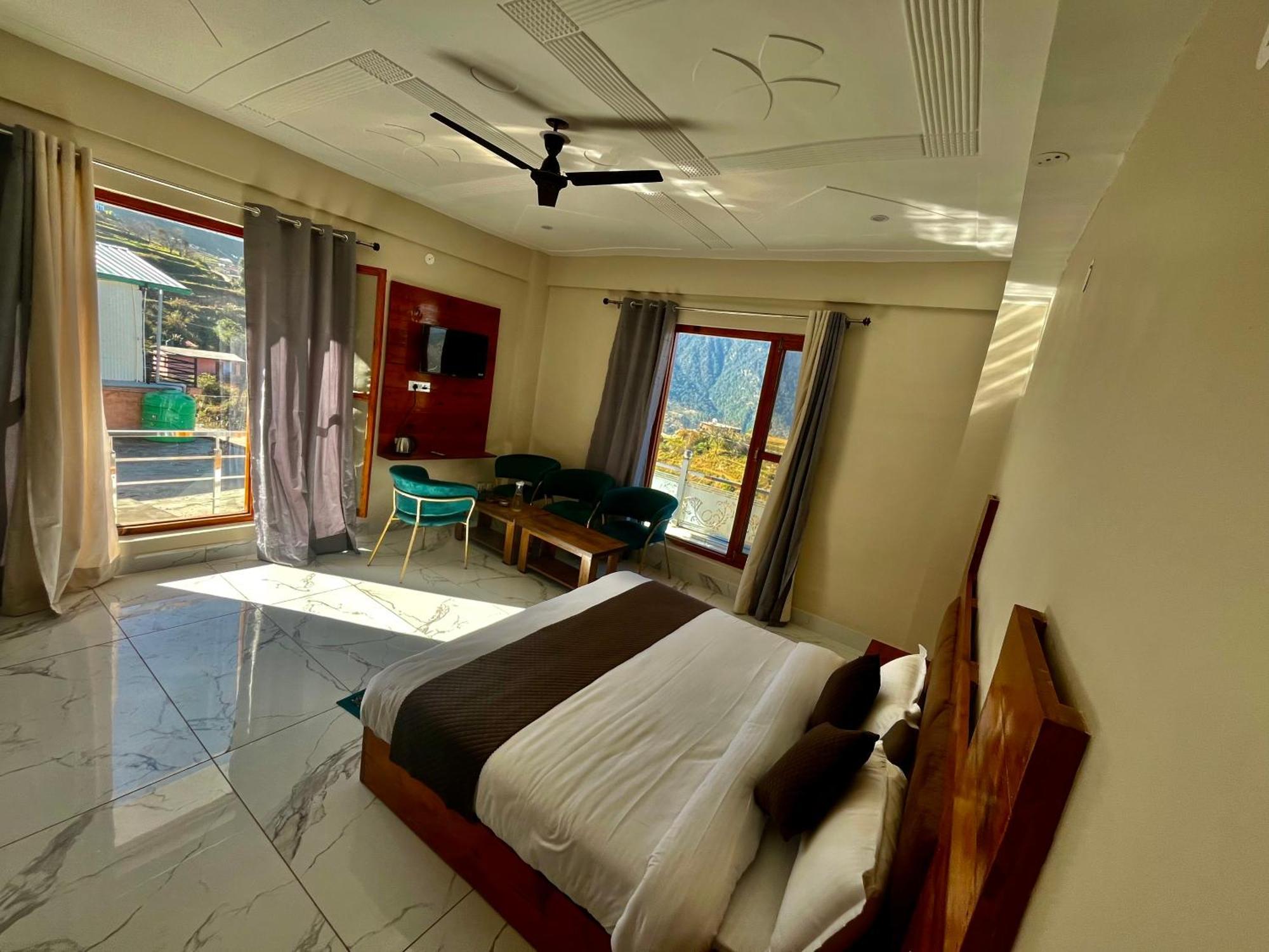 Himalayan Hill Top Resort Канатал Экстерьер фото