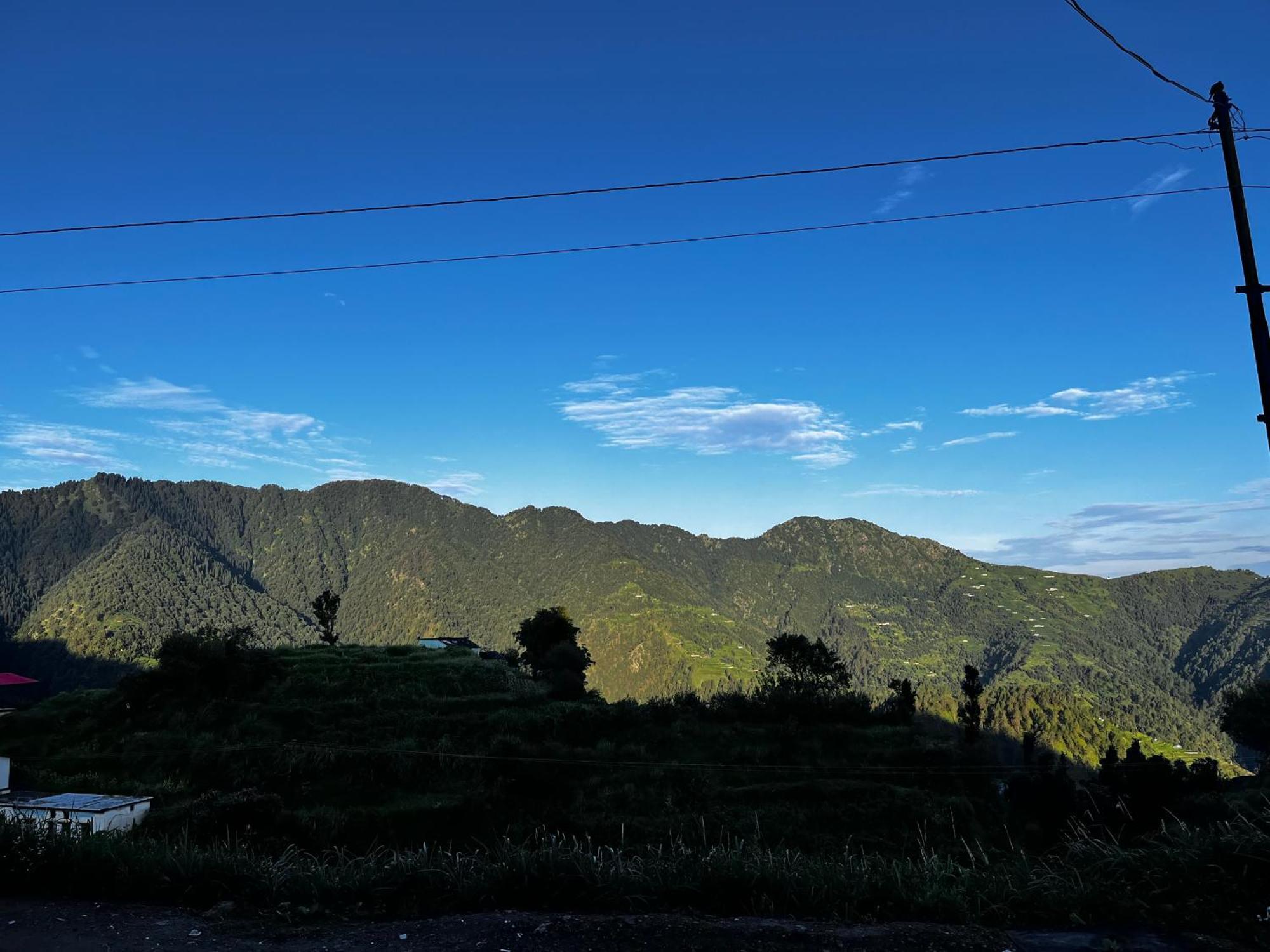 Himalayan Hill Top Resort Канатал Экстерьер фото
