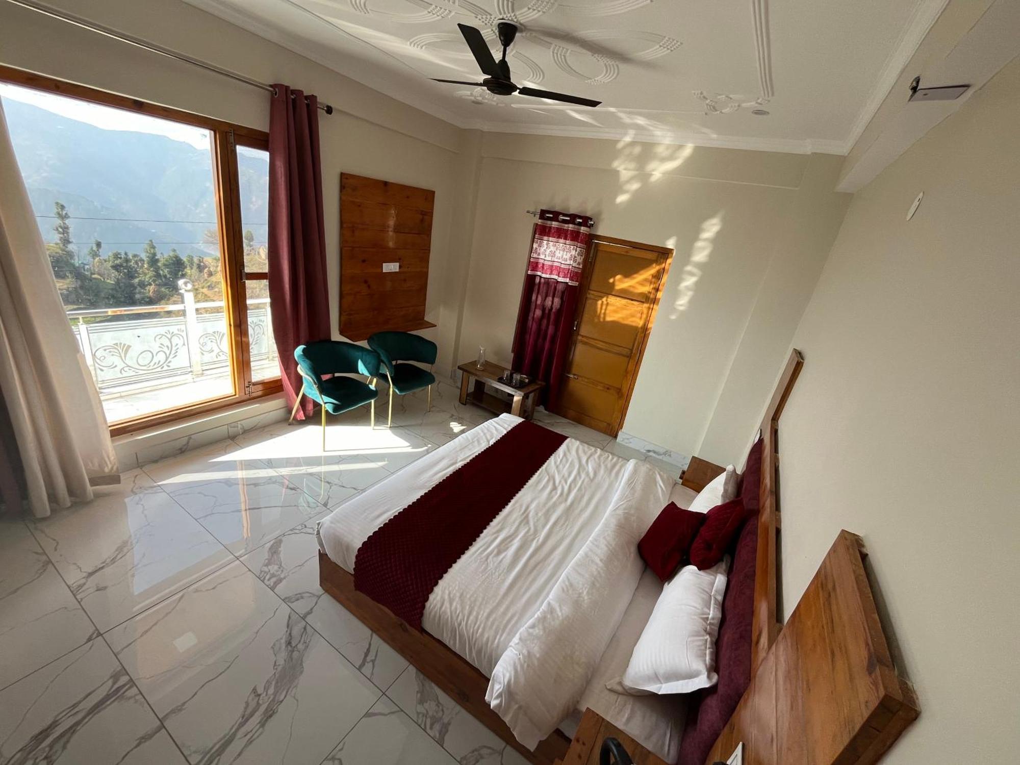 Himalayan Hill Top Resort Канатал Экстерьер фото