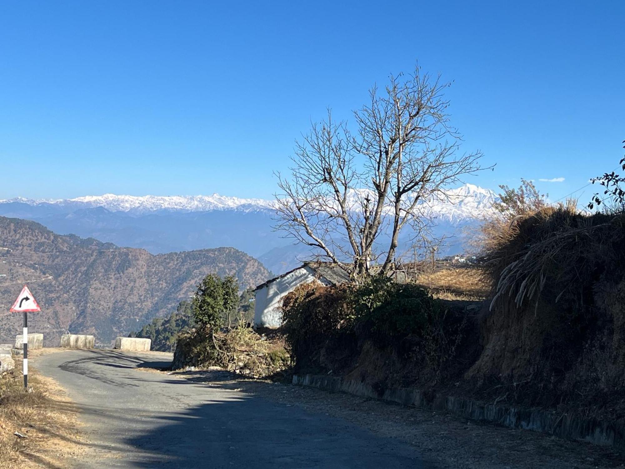 Himalayan Hill Top Resort Канатал Экстерьер фото