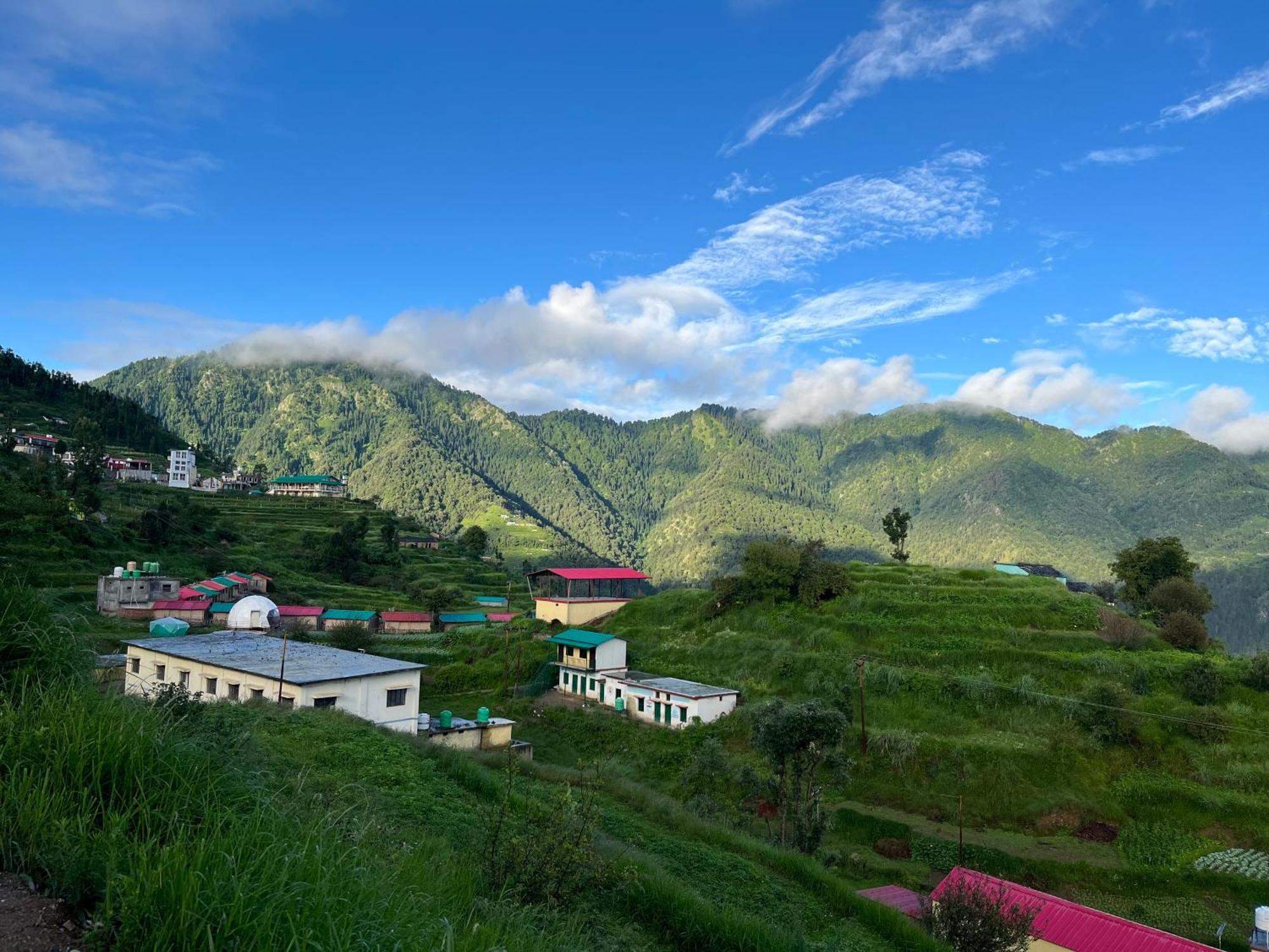 Himalayan Hill Top Resort Канатал Экстерьер фото